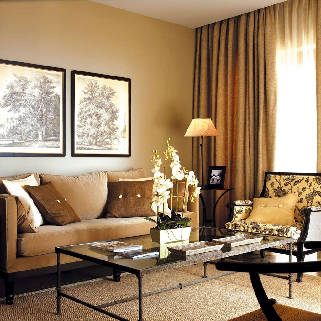 Asia Gardens Hotel & Thai Spa, A Royal Hideaway Hotel Finestrat Szoba fotó A living room