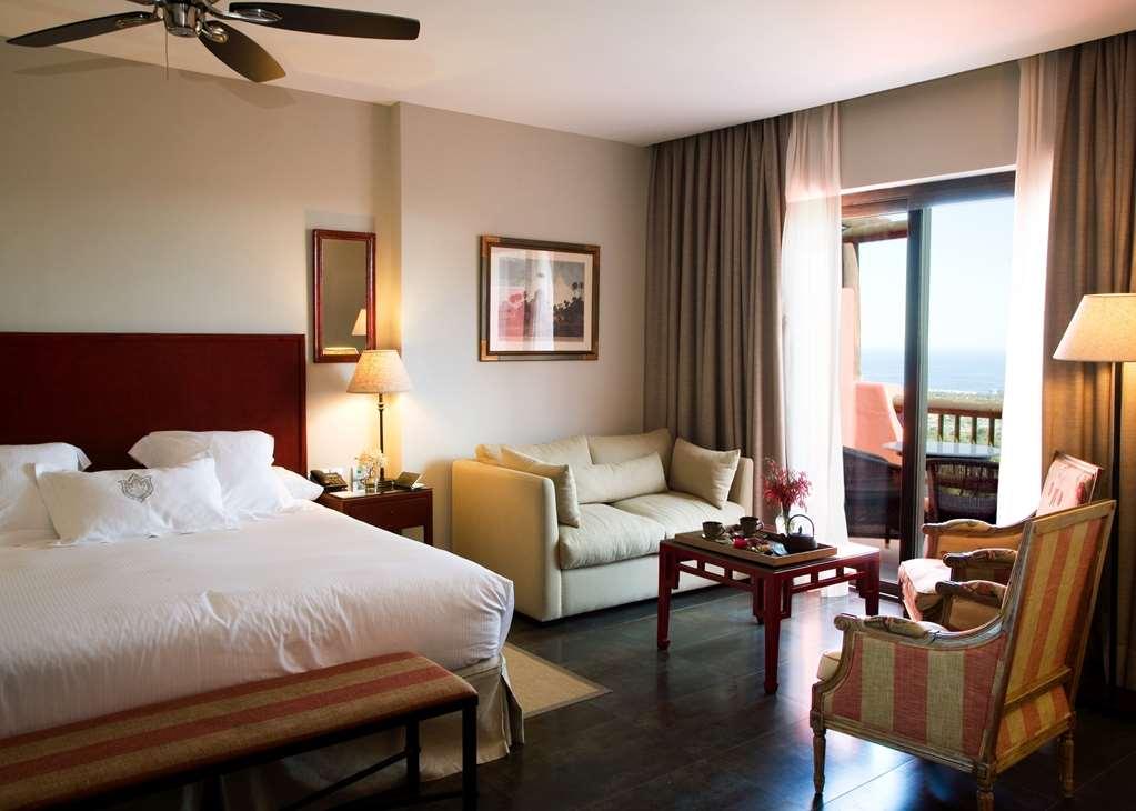 Asia Gardens Hotel & Thai Spa, A Royal Hideaway Hotel Finestrat Szoba fotó A room at the Hotel