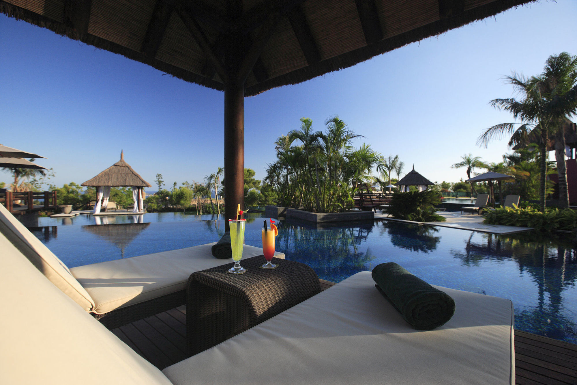 Asia Gardens Hotel & Thai Spa, A Royal Hideaway Hotel Finestrat Létesítmények fotó The pool at the resort