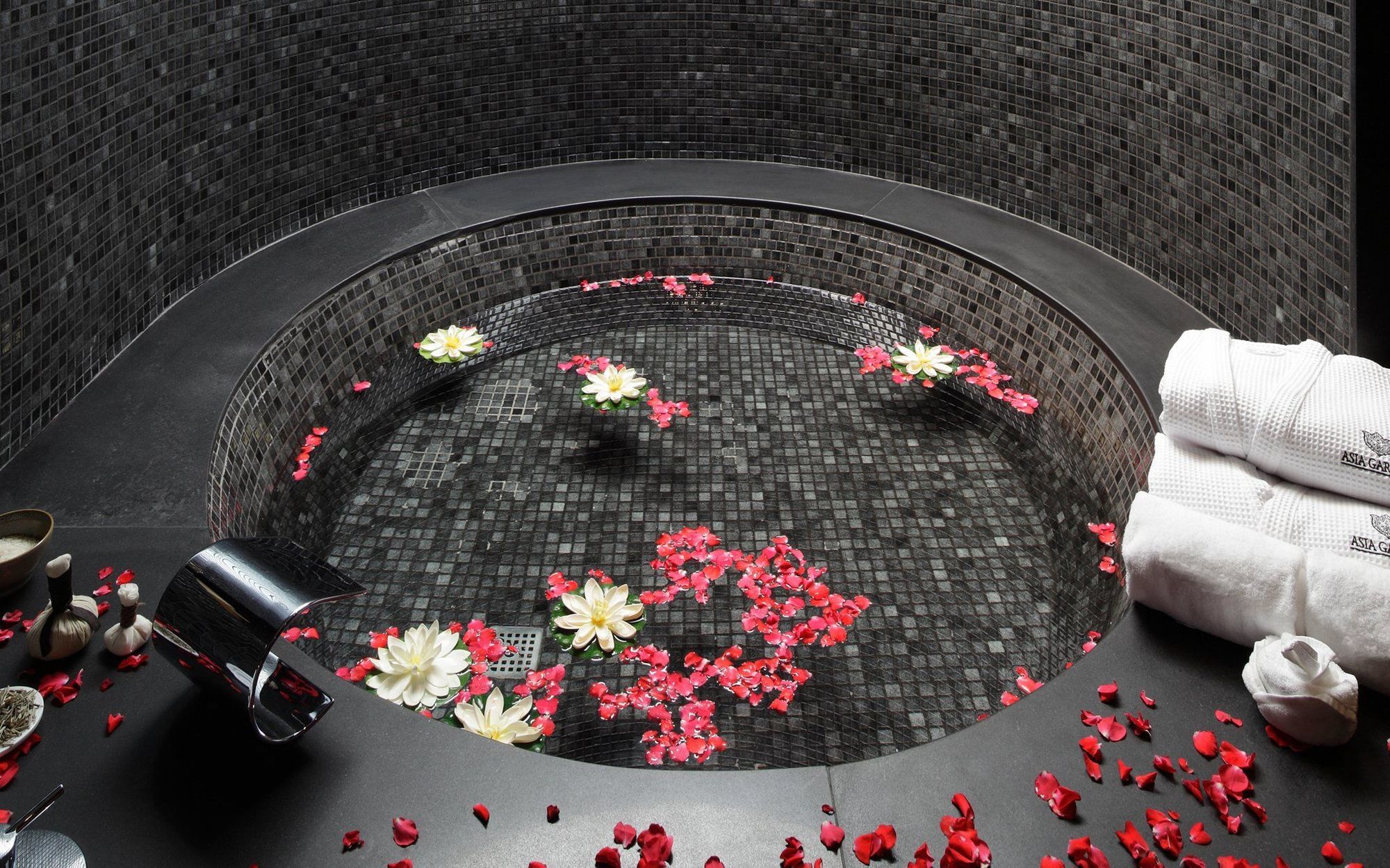 Asia Gardens Hotel & Thai Spa, A Royal Hideaway Hotel Finestrat Kültér fotó A spa at the Four Seasons Hotel, Hong Kong