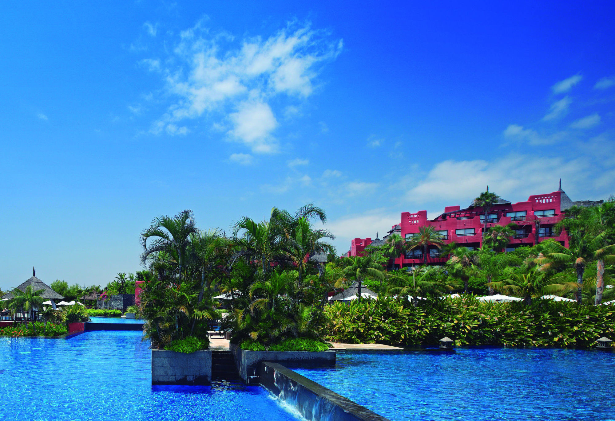 Asia Gardens Hotel & Thai Spa, A Royal Hideaway Hotel Finestrat Kültér fotó The pool at the Sheraton Nha Trang Hotel & Spa Resort