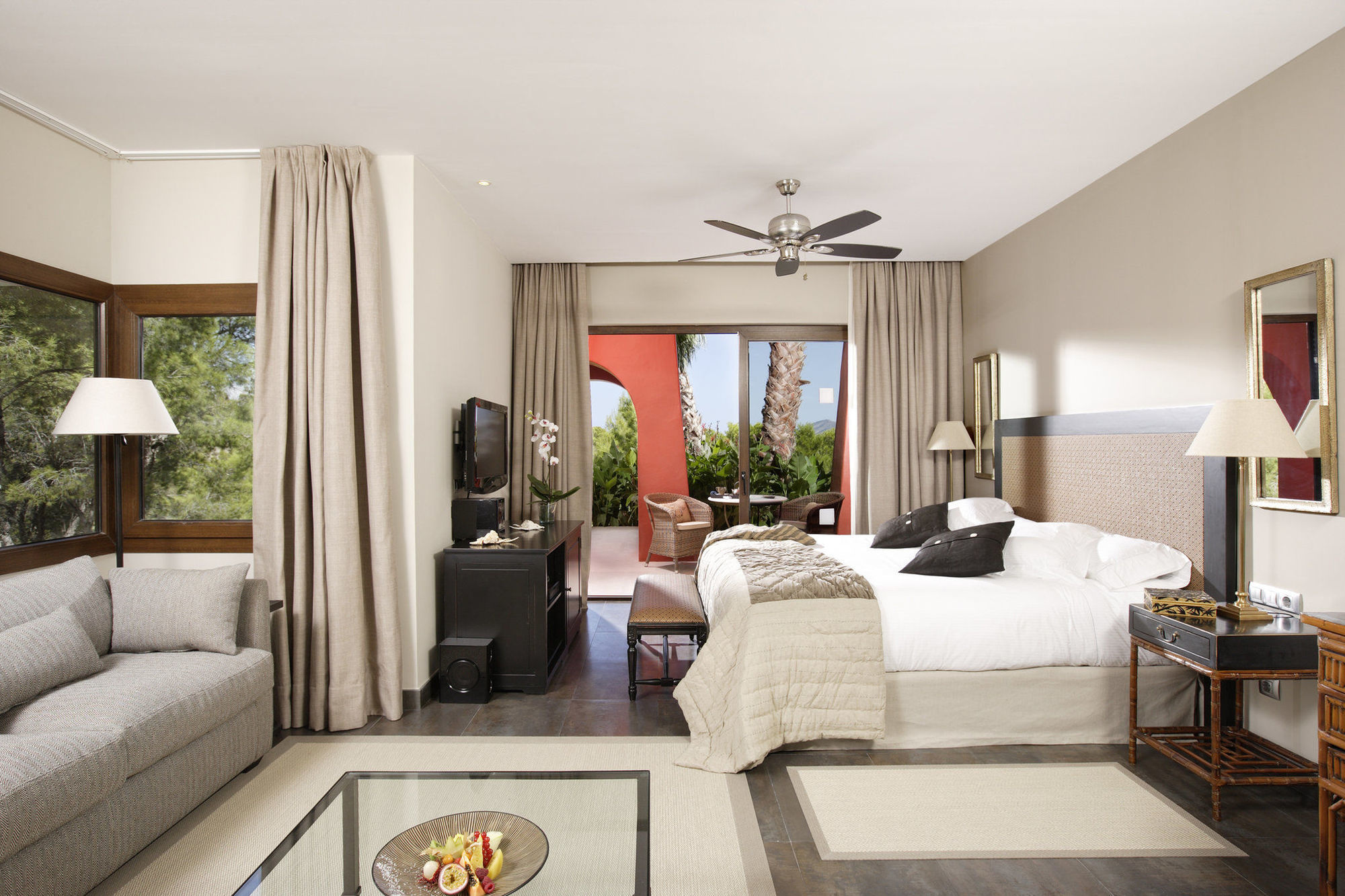 Asia Gardens Hotel & Thai Spa, A Royal Hideaway Hotel Finestrat Szoba fotó A room at the hotel