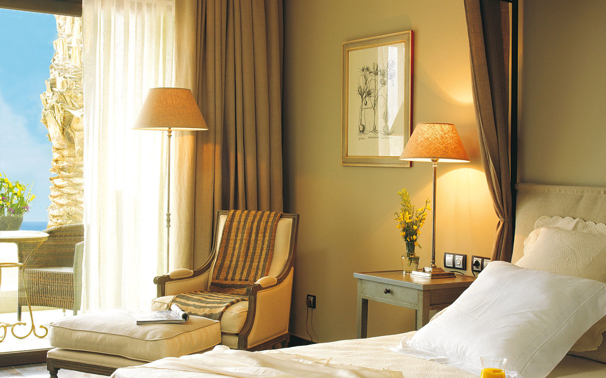 Asia Gardens Hotel & Thai Spa, A Royal Hideaway Hotel Finestrat Szoba fotó A room at the hotel