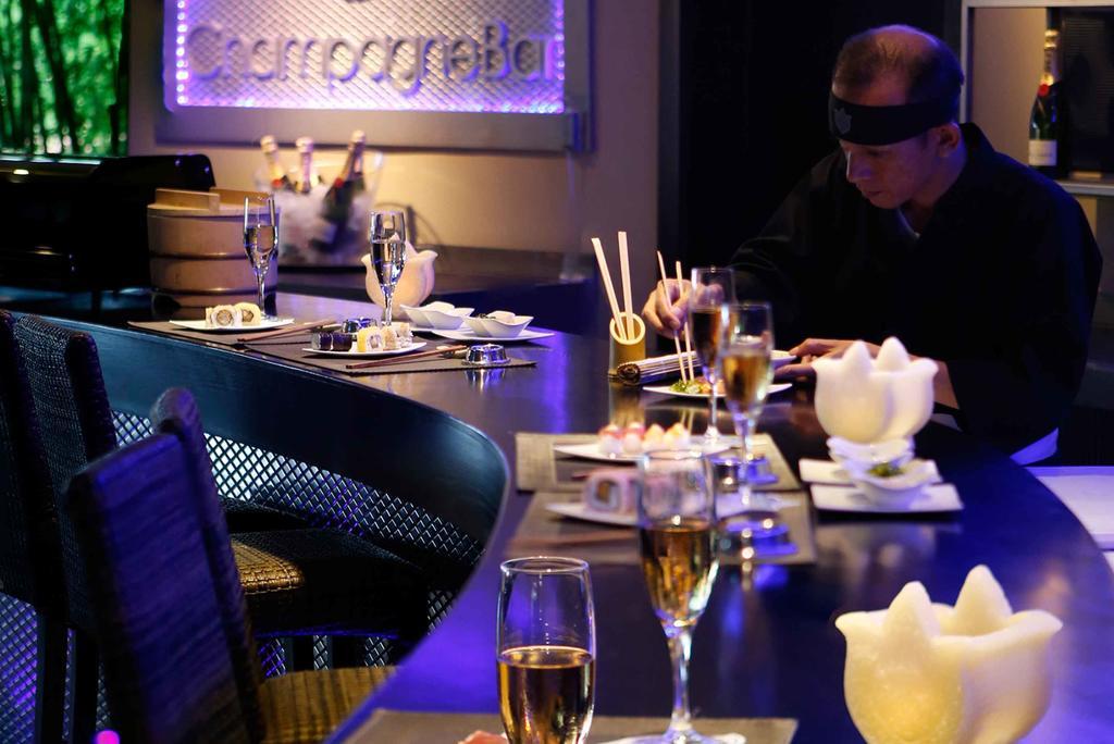 Asia Gardens Hotel & Thai Spa, A Royal Hideaway Hotel Finestrat Kültér fotó A sushi bar in Paris