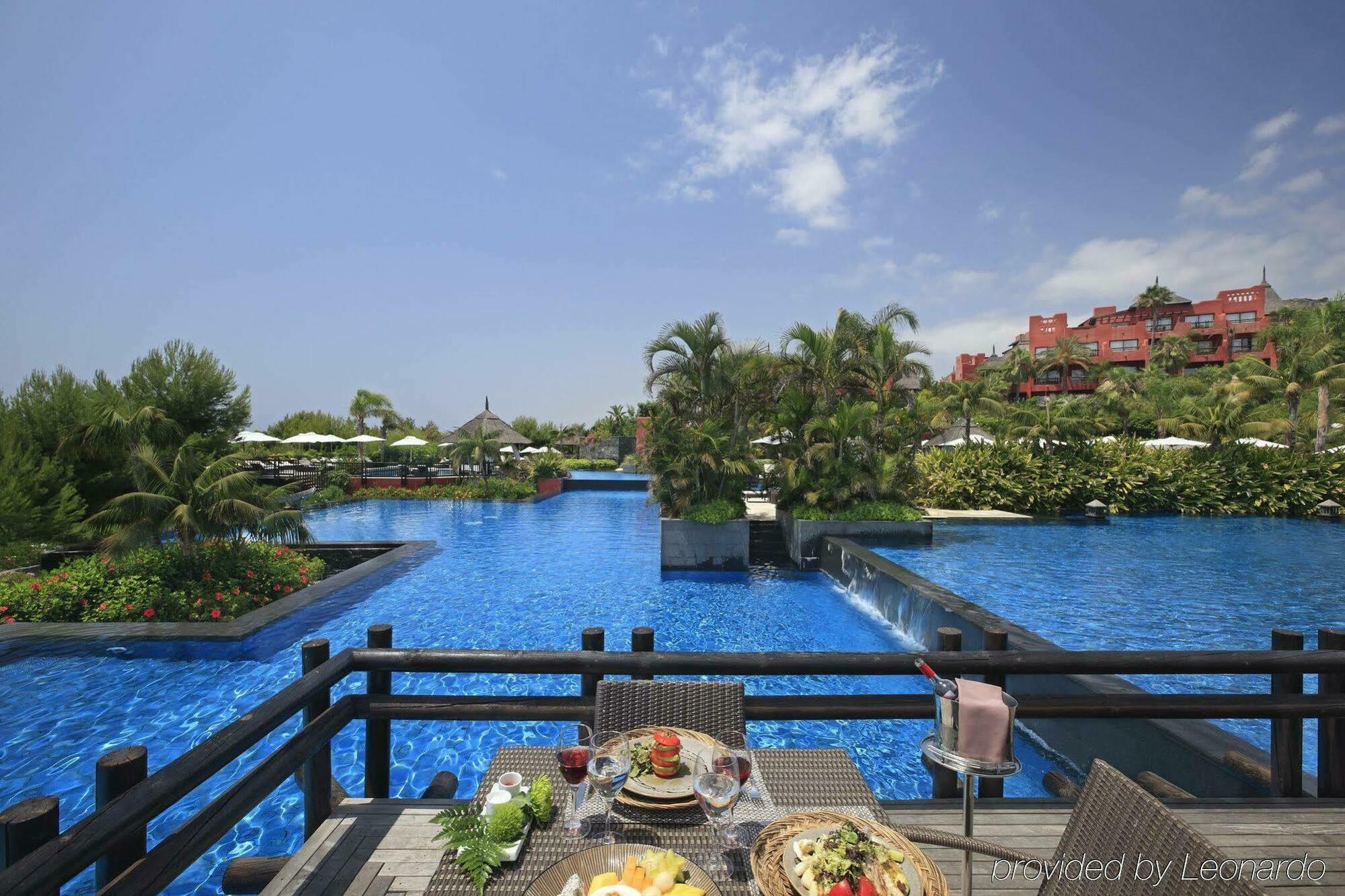 Asia Gardens Hotel & Thai Spa, A Royal Hideaway Hotel Finestrat Létesítmények fotó The pool at the Kempinski, Muscat
